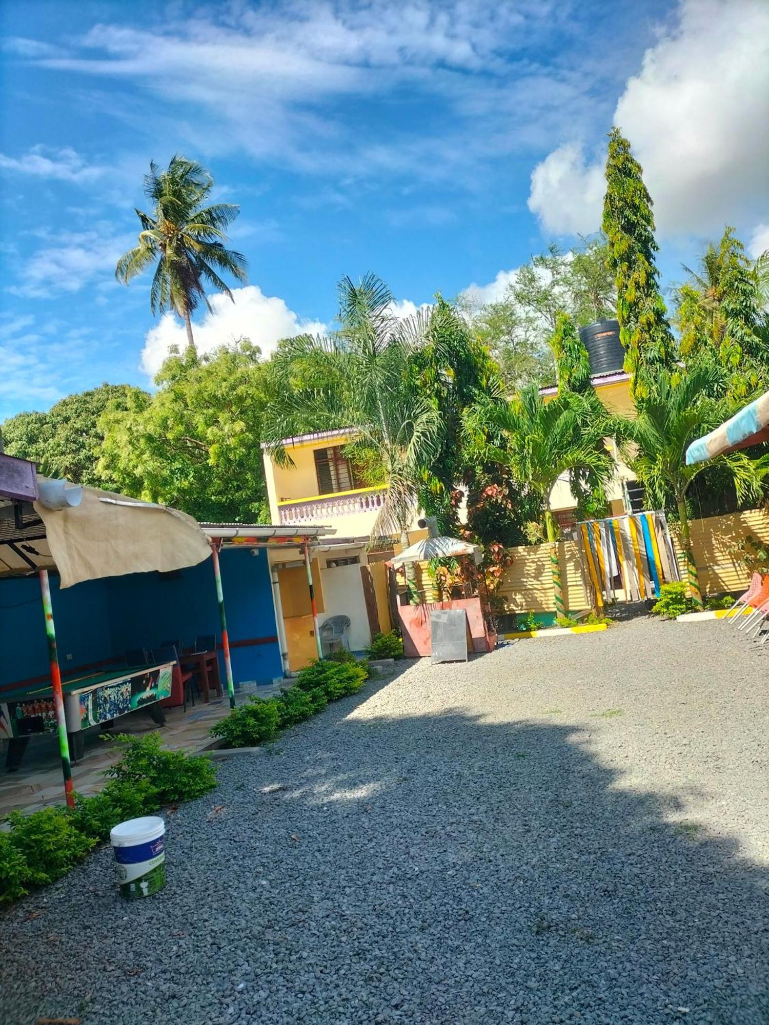 Sam'S Tavern Mtwapa Hotel Exterior photo